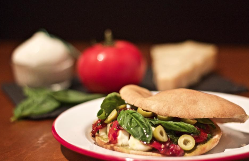 Pan con chorizo anticuchero.