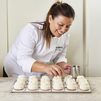 Foto de ZARA ALANYA: “ME GUSTA MI VOZ EN PASTELERÍA, PERO AMO LAS RECETAS CASERAS. HACERTE UN PAN EN CASA ES LO MÁS RICO”