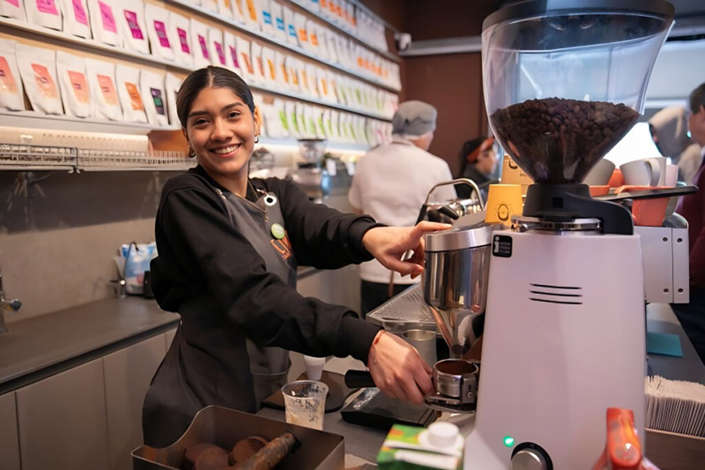 ANDREA LLANOS: COMUNICADORA CON PASTA DE BARISTA